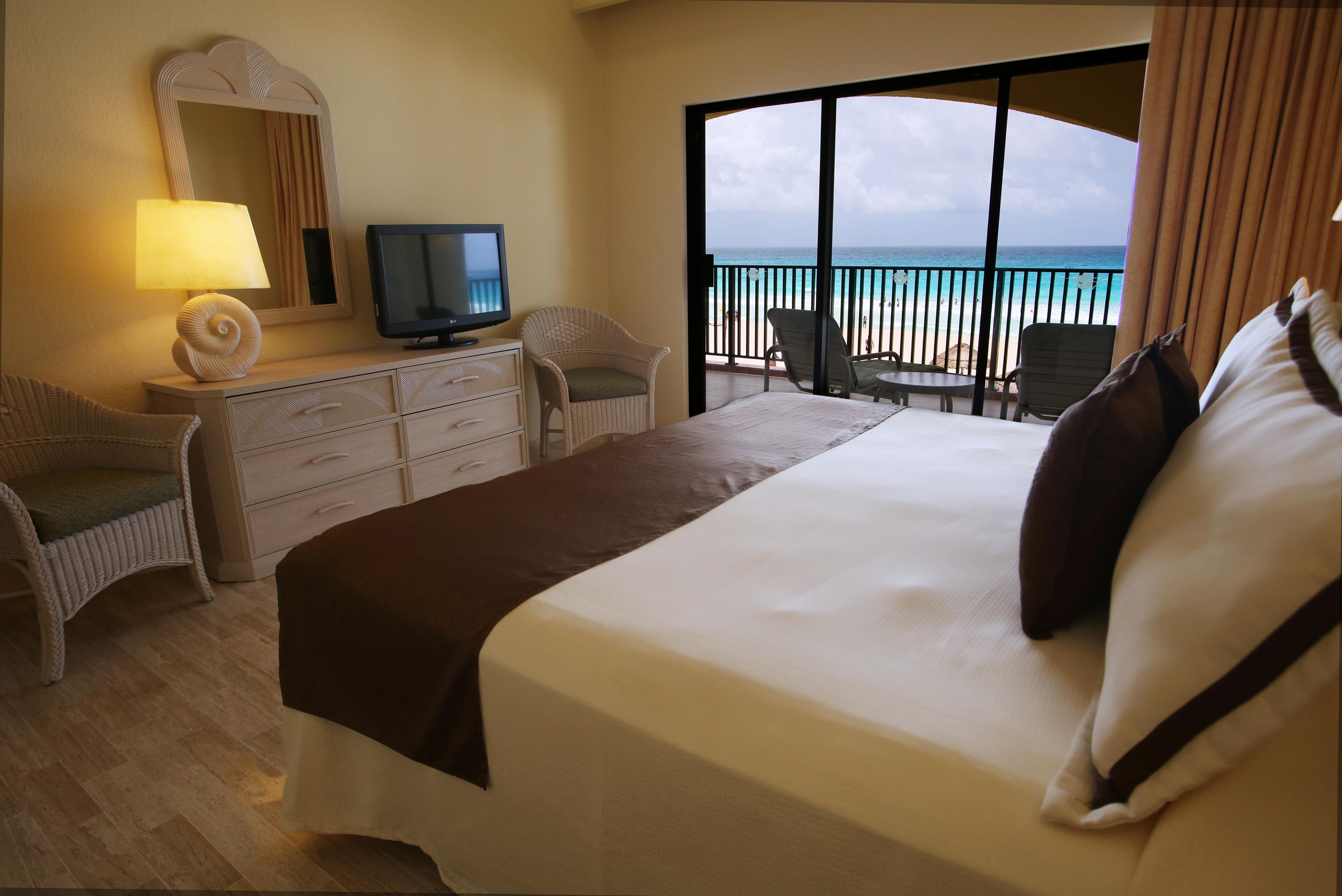 The Royal Islander - An All Suites Resort Канкун Екстериор снимка